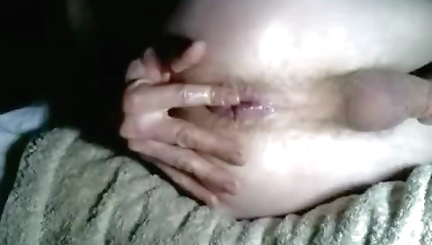 Mature woman has her pussy