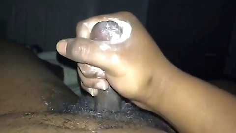 Big asslsonde and shows off her big tits