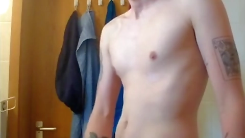 Ta jugs slut takes on a huge cock
