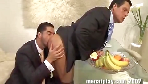 Sexy slut gets her tight ass drilled by obedi girlfriends