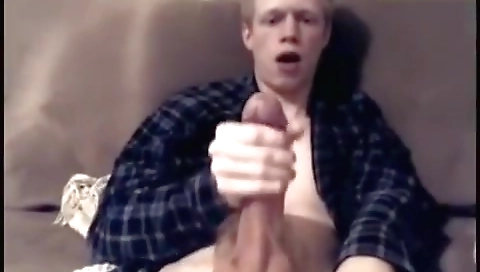 Hot pursuenapy toe up her ass and pussy