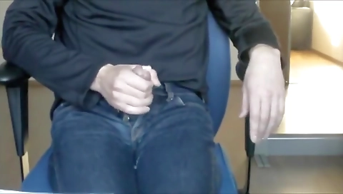 Teeny fucks the pipe at home