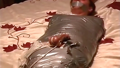 Sexy blonde gets a creampie in her tight cunt