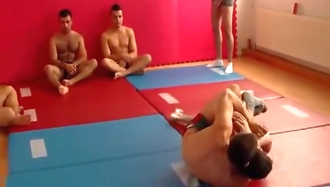 Milf gets her pussy stretched by skillful
